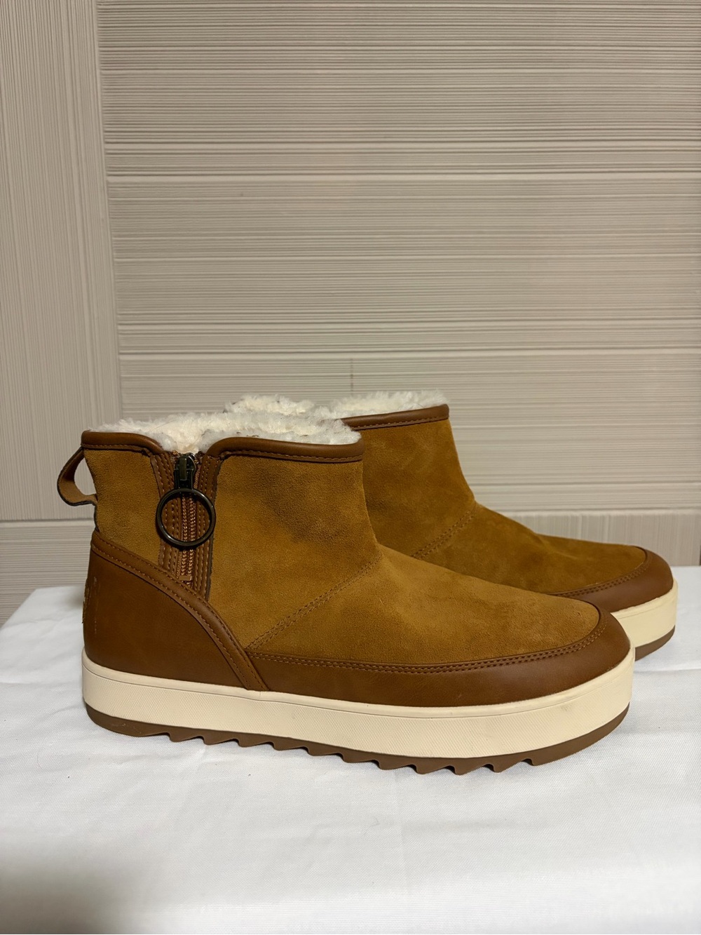 Koolaburra by UGG Tynlee Zip Boot Chestnut Size 10